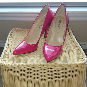 Guess Pumps
